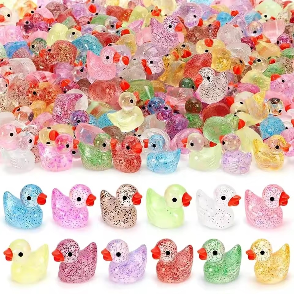 Resin Art Materials - マイクロ風景かわいいキラキラピンクの小さな黄色いアヒル人形ペンダント風景樹脂装飾アクセサリーミニ小さな飾り