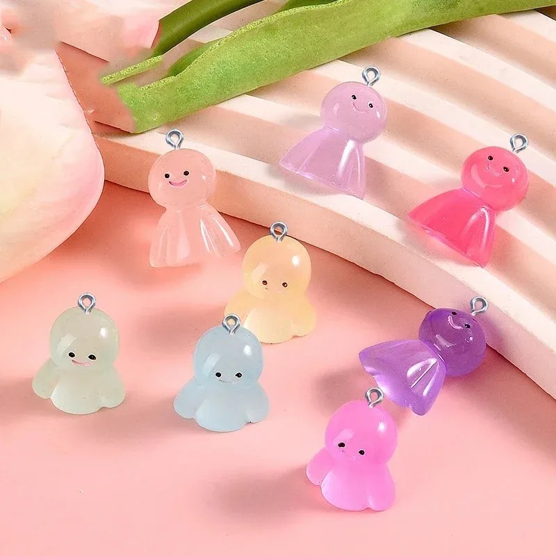 10 個暗闇で光る漫画人形樹脂チャーム発光ペンダント DIY - Resin Art Materials のレビューと価格