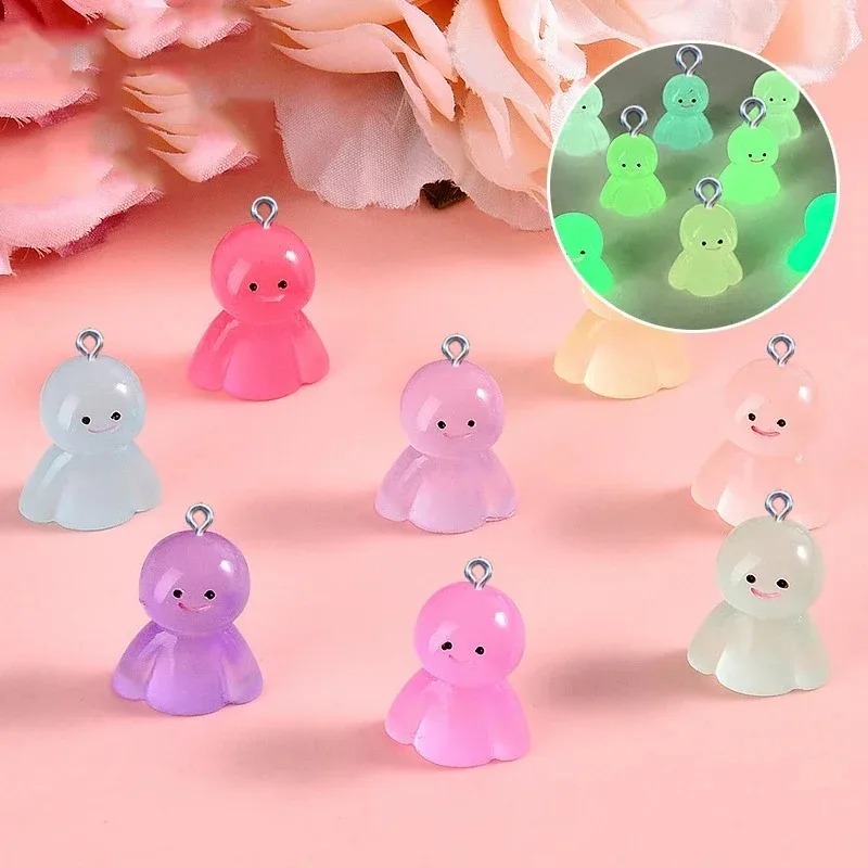 10 個暗闇で光る漫画人形樹脂チャーム発光ペンダント DIY - Resin Art Materials のレビューと価格