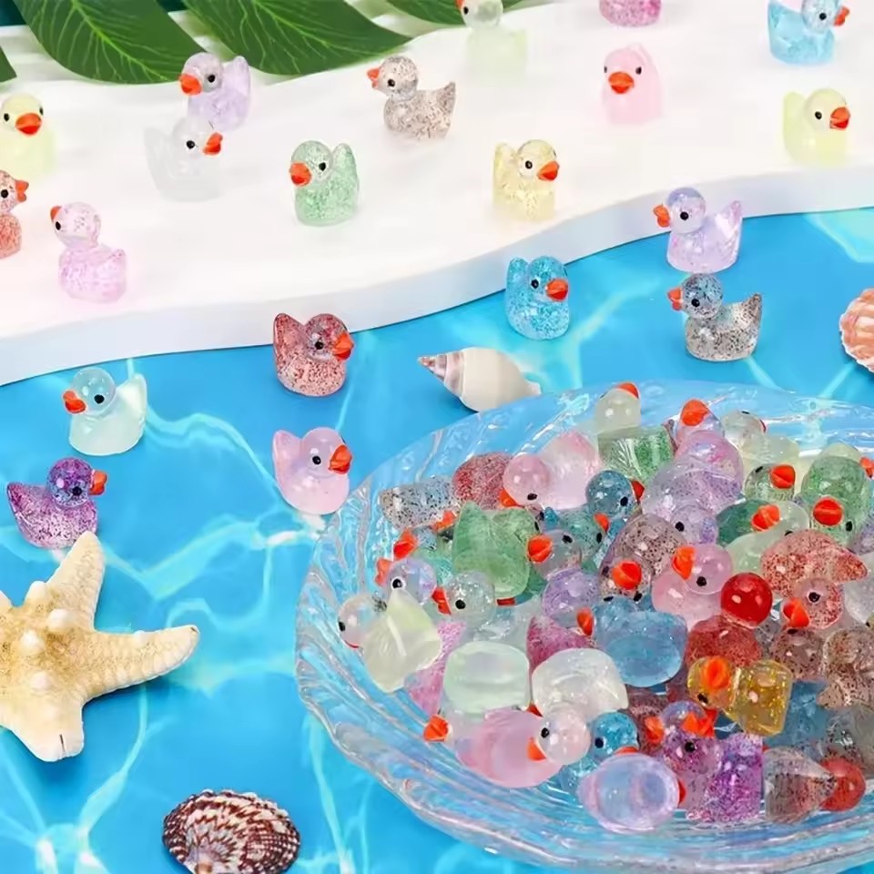 マイクロ風景かわいいキラキラピンクの小さな黄色いアヒル人形ペ - Resin Art Materials のレビューと価格