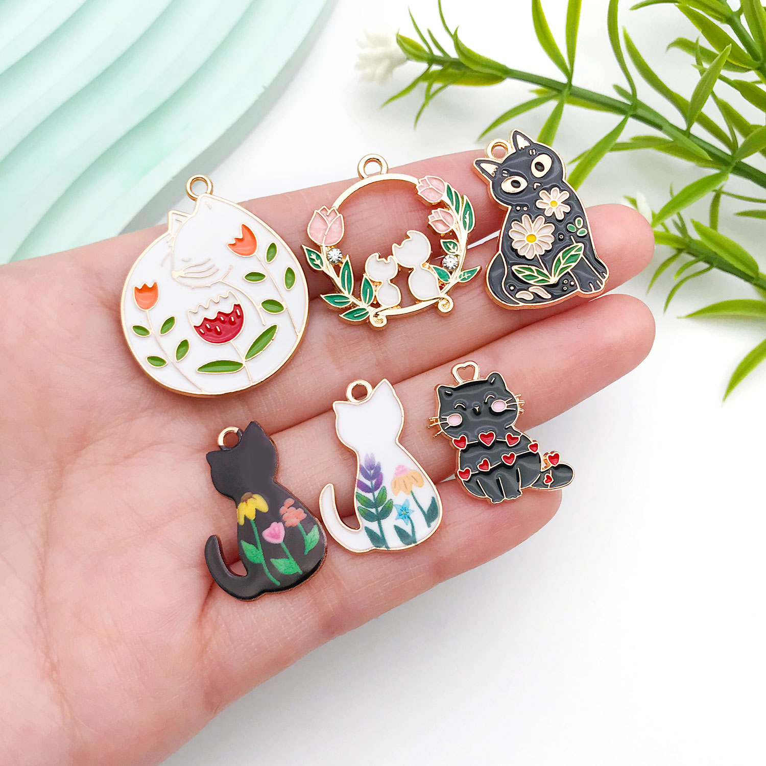 5/10個の樹脂製人気の猫チャームセット - 手作りのイヤリ - Resin Art Materials のレビューと価格